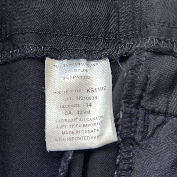 Swing control women’s golf shorts SZ 14 made in Canada - Picture 3 of 8